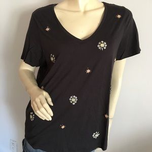 Charcoal gray beaded v-neck short sleeved t-shirt